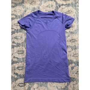 Lululemon Swiftly Tech Short Sleeve 2.0 Size 6 Light Purple Excellent Condition